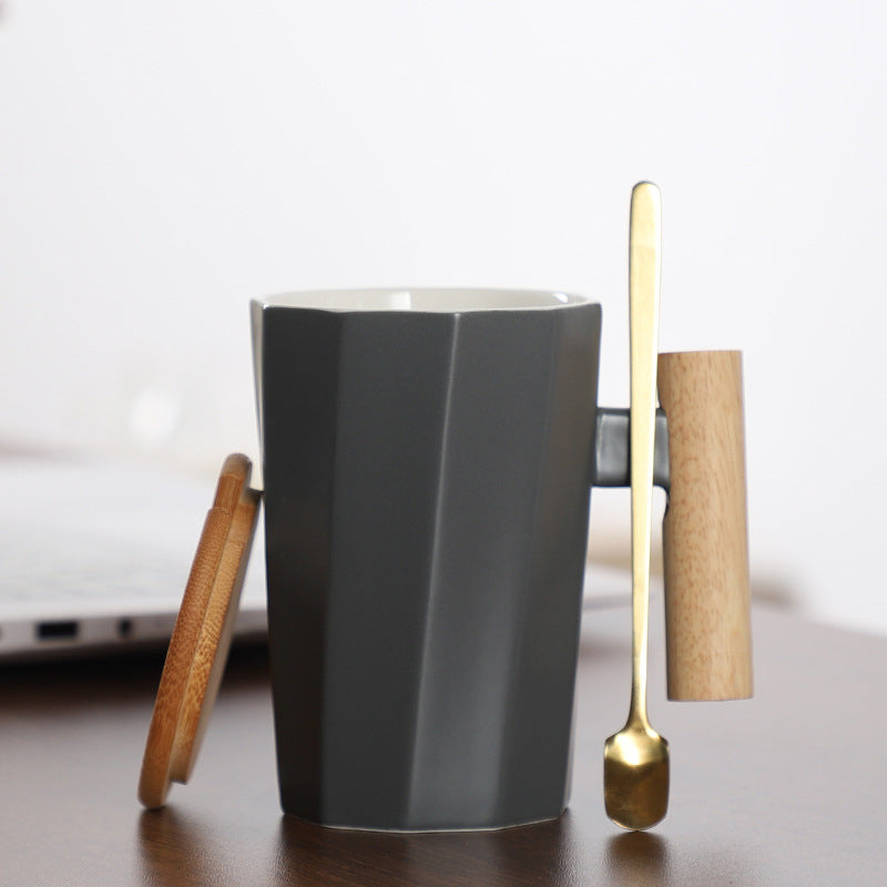 Nordic Style – Keramiktasse mit Holzgrif